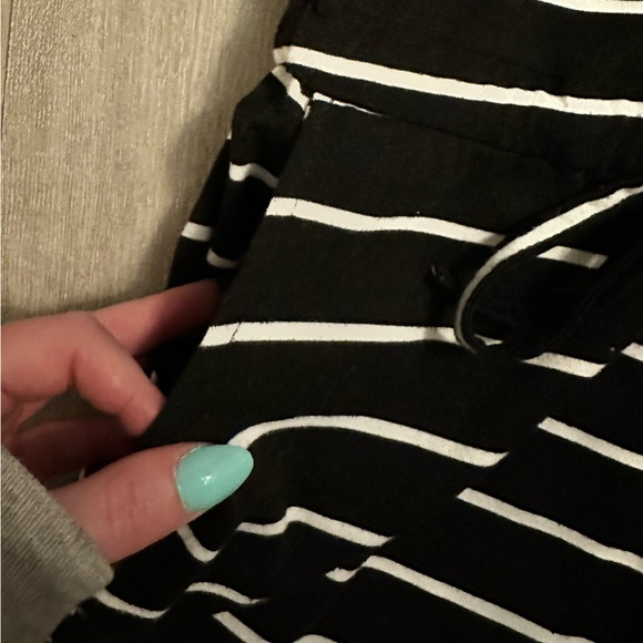 ✨5 for $20!!!✨ Striped romper - Picture 3 of 4